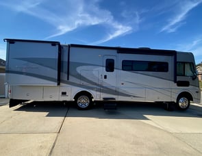 Winnebago Sightseer 33C