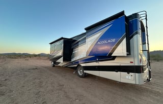 Five-Star Desert Oasis on Wheels!