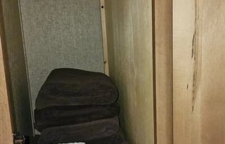 Cute, Cozy, & Clean Bunkhouse - sleeps up to 9