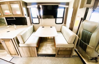 ! Creamy Flair 2021 - Modern & Reliable, Sleeps 10