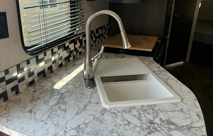 Kitchen counter/sink/stove