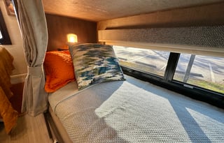 ‘Endeavor’ Loaded with Amenities + Sleeps 10!