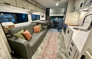 Clean&Comfortable 2023 Forest River Sunseeker LE