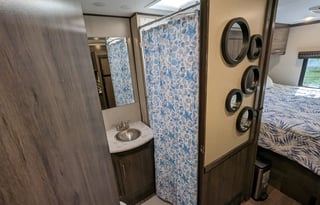 2018 "Clint" Fleetwood RV Axon 29M