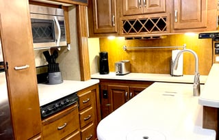 Challenger Luxury Class A Sleeps 4