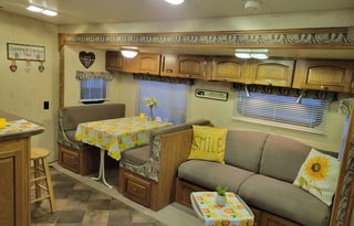 Great Family Getaway w/ 2 Slide Outs(Hybrid)
