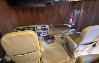 2008 Winnebago Adventurer 33C