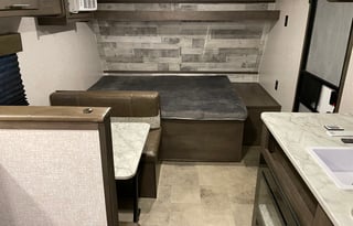 2021 Coleman 17b
