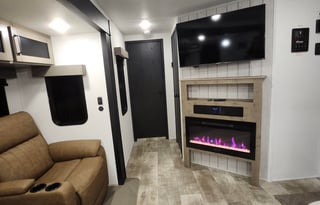 Holidays are here Book early 3 ACs, 2 Bathrooms!!!