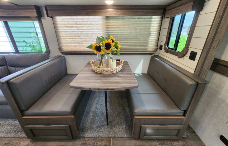 Dinette with option to convert into a extra bed