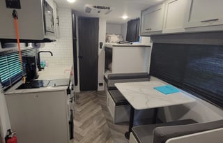 Bunks★Queen★EXIT 407