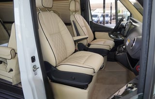 LUXURY 10 passengers VAN w TV, Kitchenette, Toilet