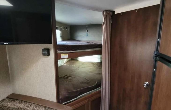 Bunkbeds/Bathroom Door