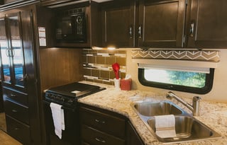 2019 Freedom Traveler—Spacious Family RV