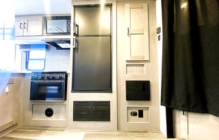 * Marshmallow Den! * Slide-Out Space * Sleeps 10!