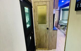 2022 Cherokee Arctic Wolf Fifth-wheel