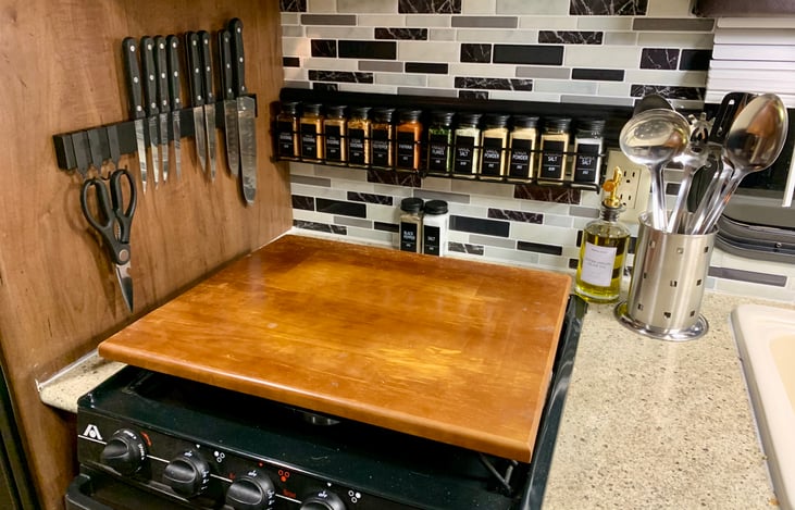 Stocked with spices/knives/oil/cooking utensils thanks to Breya the chef