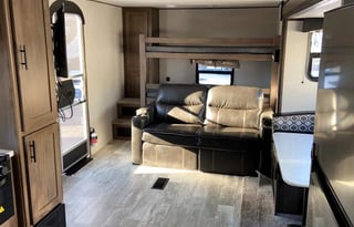 2021 Prime Time RV Avenger 28BHS