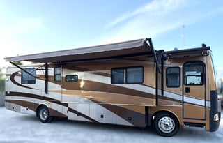 2004 Fleetwood Discovery 39S