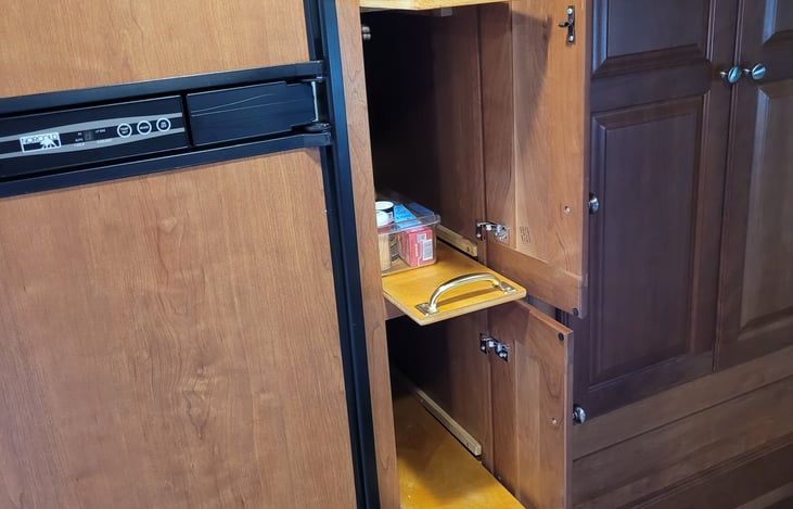 slide outs for kitchen/refrig