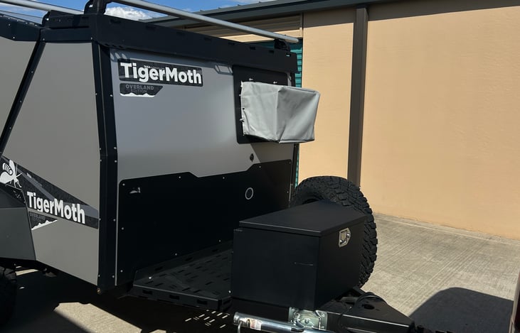 Refrigerator goes in between Toolbox