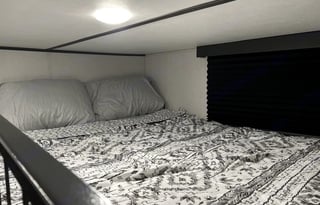 Amazing RV -2 Bedrooms, 1.5 Baths, Fully Equipped!