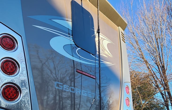 Flagpole/Antenna Mast for Cellular Booster