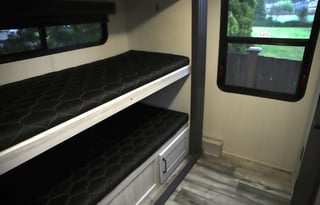 Adventure RV for Rent Sleeps 7, Bunkhouse + Loft!