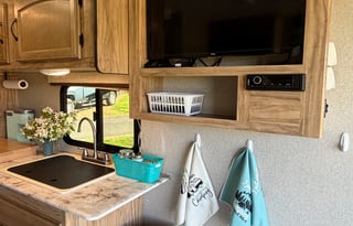 Cozy Toy Hauler | Pet Friendly | Sleeps 3