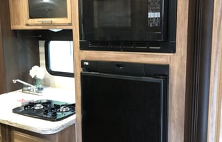 Easy Tow Friendly Compact Trailer (Hummingbird)