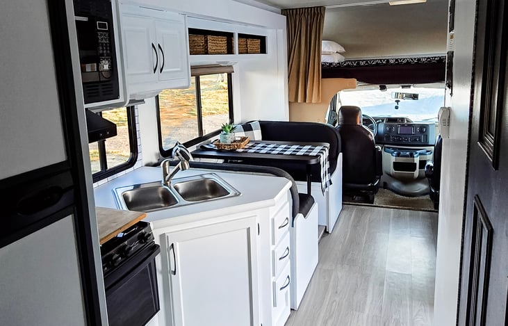 Kitchen/dinette area