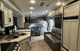 Family - Friendly 32ft Class C  < Sleeps 8   >