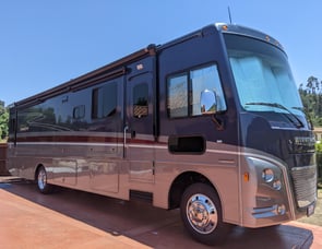 Winnebago Adventurer 36Z