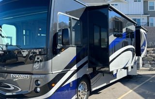 2019 Fleetwood RV Discovery 38W - Sleeps 8