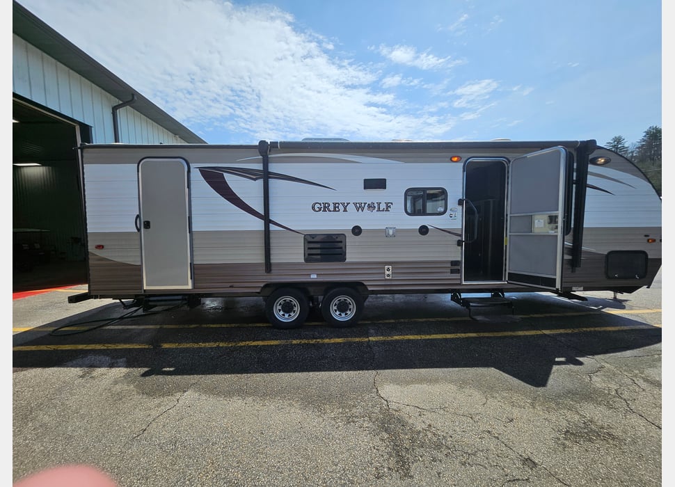 Travel Trailer rentals in Lee
