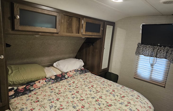 Master bedroom with queen bed and TV with Roku.