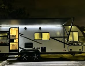 Winnebago Minnie Winnie 22M