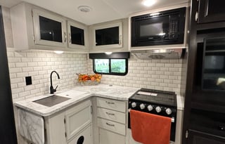 2022 Jayco Jay Feather 24BH