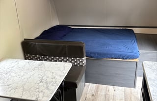 Clean Camper, pet friendly and delivery available!