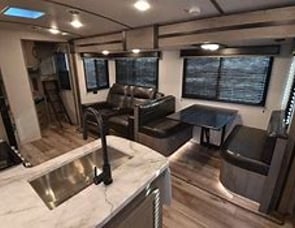 Keystone Outback Ultralight 301UBH