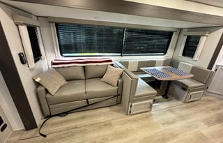 Beautiful Family Friendly 33 FT. Aurora RV