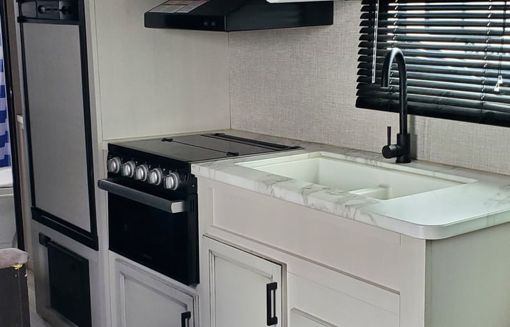 kitchen, stove, microwave, refrigerator, freezer