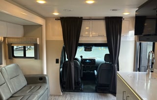 2023 Renegade Vienna 25VRML, Mercedes 3500 Chassis