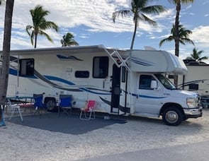 Coachmen RV Leprechaun 319DS Ford 450