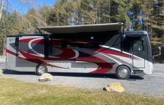 2022 Fleetwood RV Discovery 38N