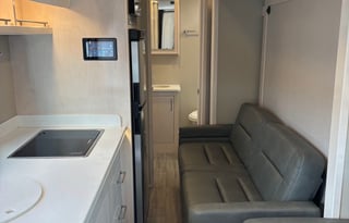 2023 Renegade Vienna 25VRML, Mercedes 3500 Chassis