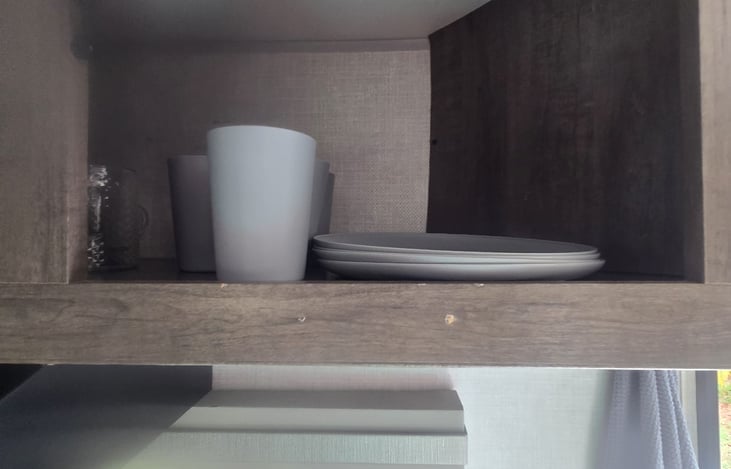 place settings for 4