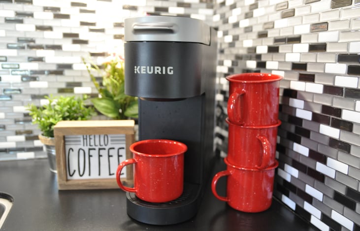 Keurig machine & starter pack of k-cups provided