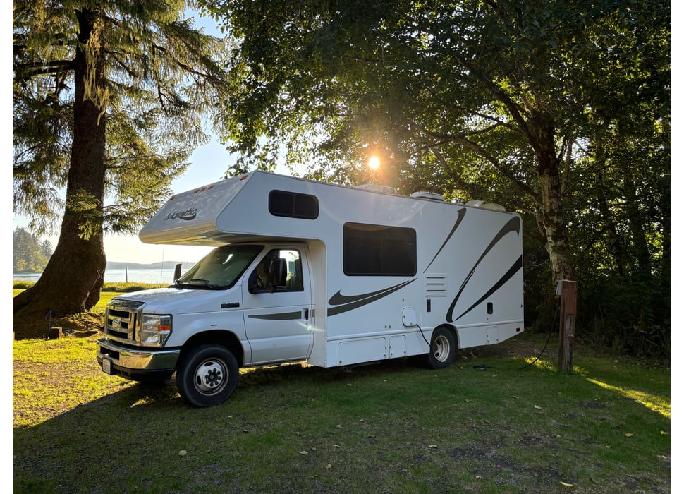 Class C Motor Home rentals in SEATTLE