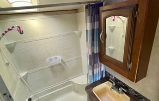 Spacious 42-ft 5th wheel RV